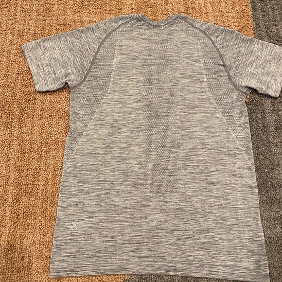 Metal Vent Tech Small Men’s Lululemon Performance Active Top Shirt S Grey - Picture 4 of 6